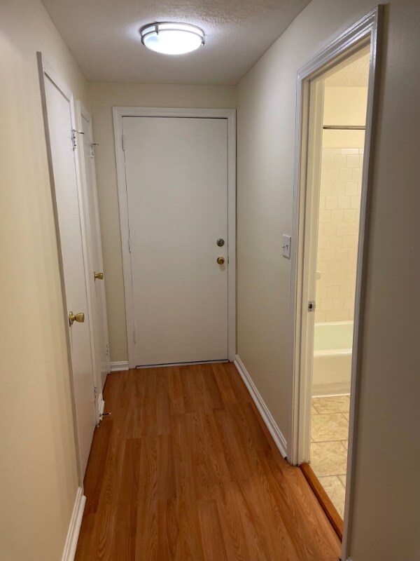 Building Photo - 411 Great Rd