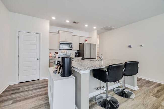 Building Photo - 161 Holloway Hl
