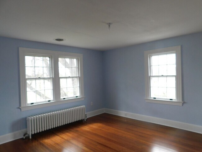 Building Photo - Fantastic mix of charm and updates!