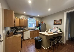 Building Photo - 149 Chapin St