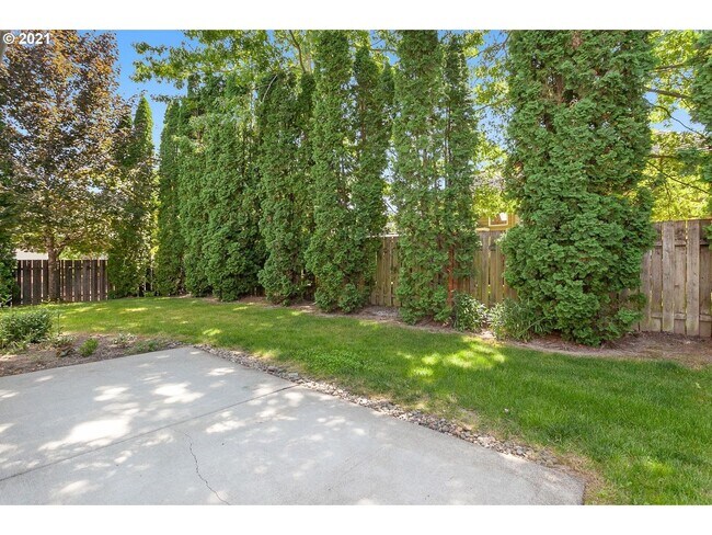 Building Photo - 4 Bedroom Bethany Home on a Large Corner L...