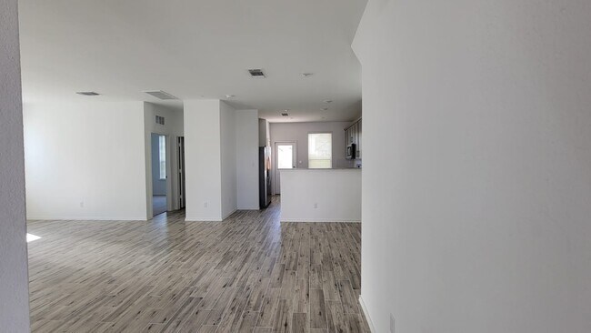 Building Photo - 217 Redonda Dr