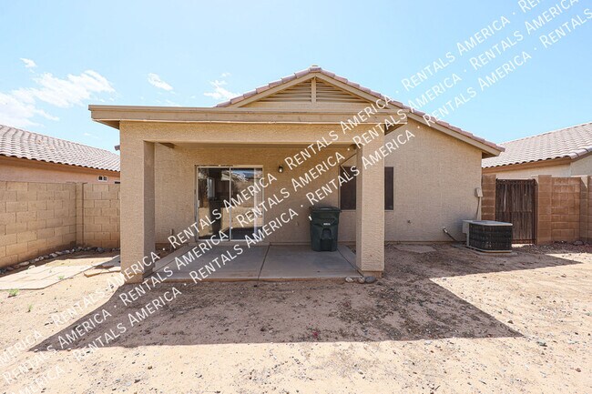 Building Photo - 12122 W Bloomfield Rd