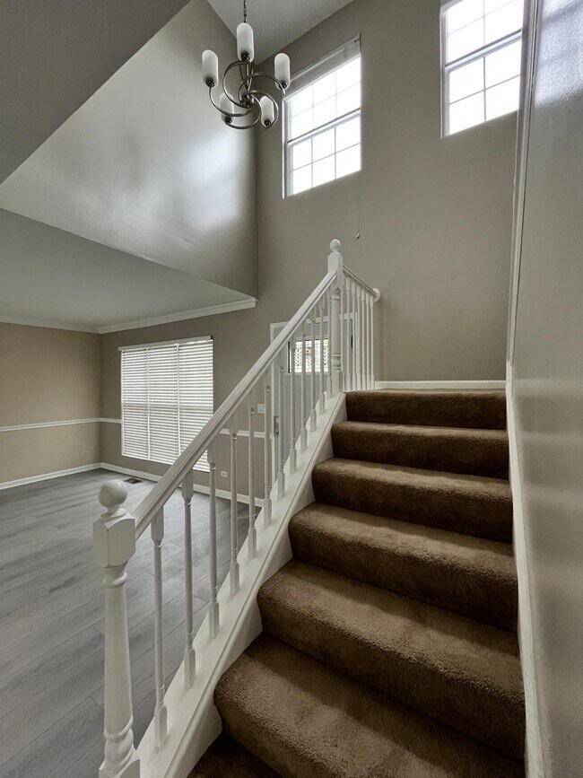 Building Photo - 468 Columbine Ln