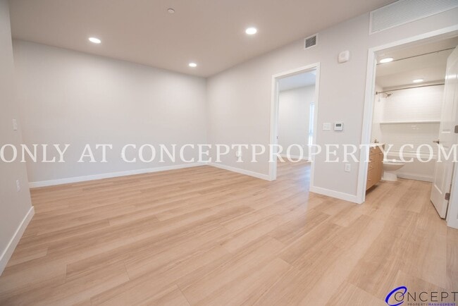 Building Photo - Modern Design, Exceptional Space: Discover This 3-Bedroom Residence at Studio Crossing!