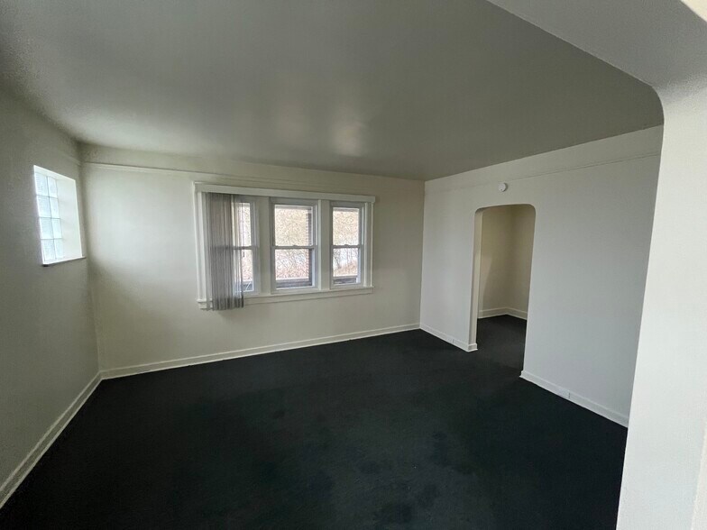 Building Photo - 1801 Universal Rd