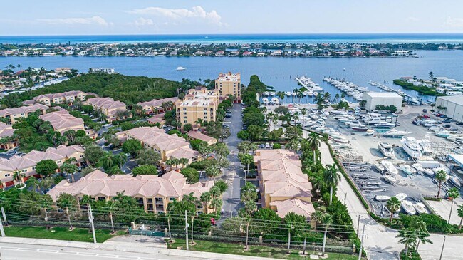 Building Photo - 900 Scotia Dr