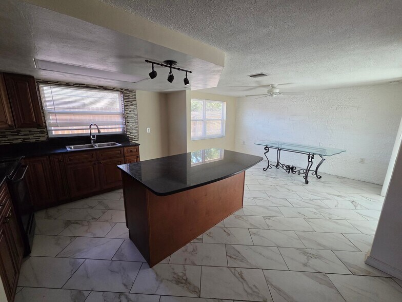 Building Photo - 9105 Hermitage Ln