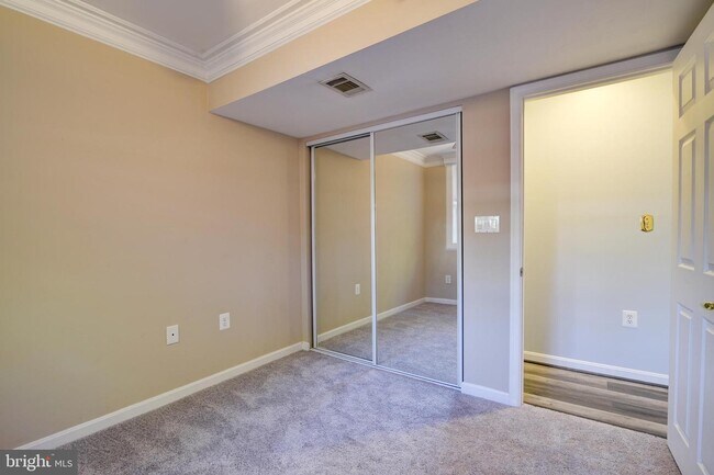 Building Photo - 618 Worchester St