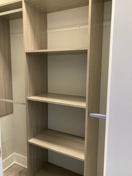 Building Photo - 372 Hazel Ave