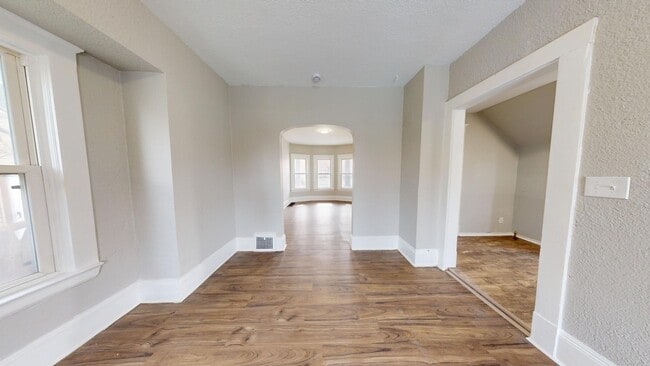 Building Photo - 5 bedroom/1 bath, Old Brooklyn