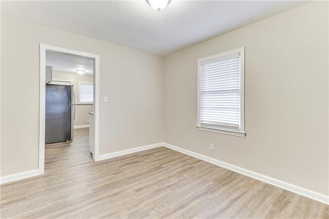 Building Photo - 2407 Baywood Dr SE
