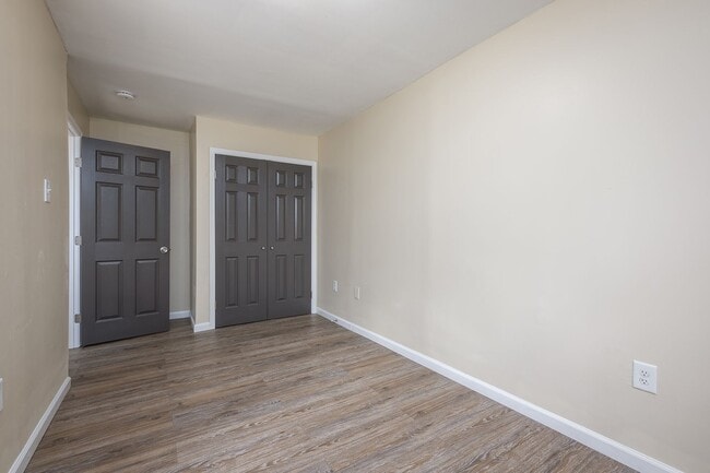 Building Photo - Beautifully renovated 4 BR/ 2 BA