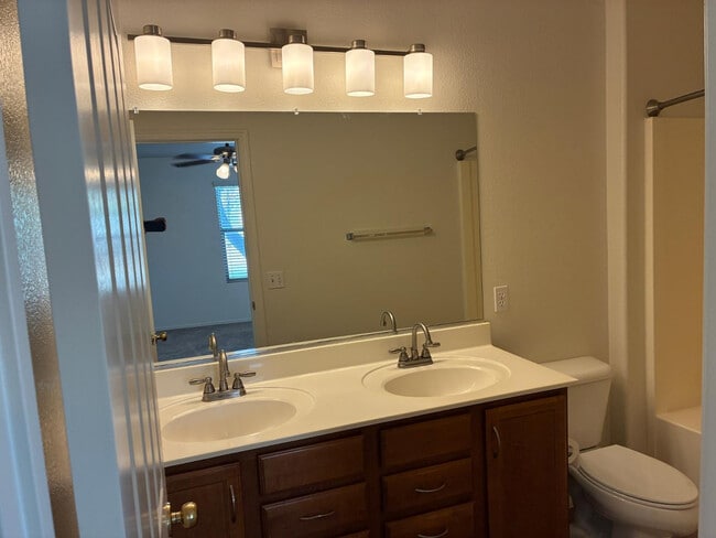 Building Photo - 9646 N 82nd Glen