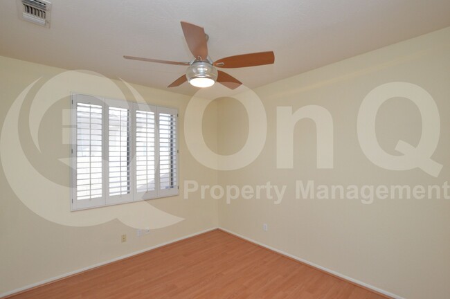 Building Photo - 727 S Peppertree Dr