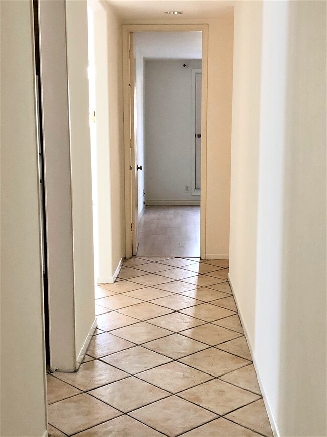 Hallway - 813 15th St