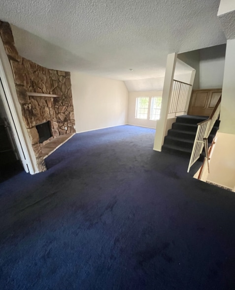 Building Photo - 109 E Rosewood Ct