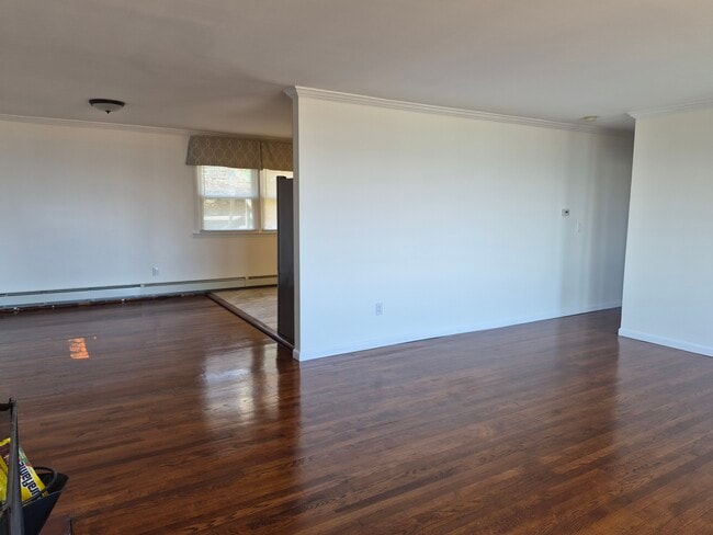 Building Photo - 27 Oakwood Dr