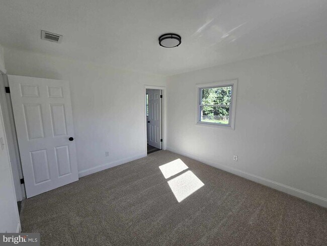 Building Photo - 254 Princeton St