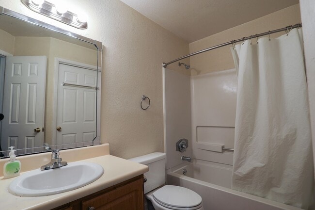Building Photo - 974 Leeward Pl
