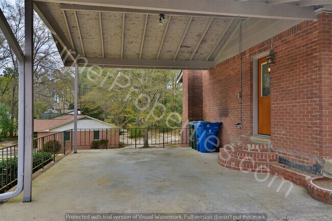 Building Photo - 1747 Holly Hill Dr West Columbia SC 29169