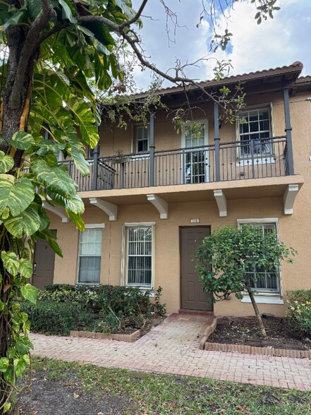 Building Photo - 708 SW 147th Ave