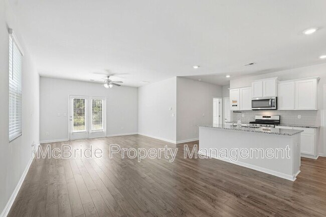 Building Photo - 1407 Deer Hollow