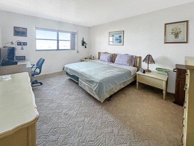 Building Photo - Waterfront Furnished 1 Bed, 1.5 Bath at Chateau Towers – 9th Floor with Balcony