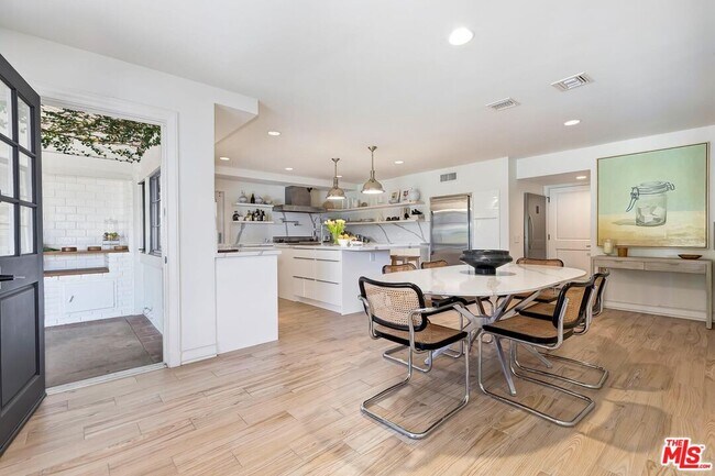 Building Photo - 1075 Wallace Ridge