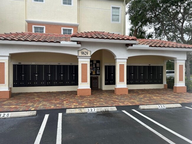 Building Photo - 9825 Baywinds Blvd