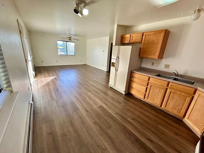 Building Photo - 2 Bedroom / 1 Bath Apartment In Bayfield