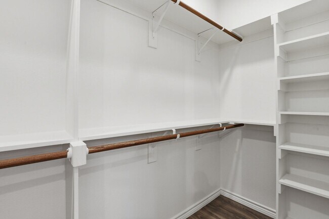 Building Photo - 5718 Barkridge Dr