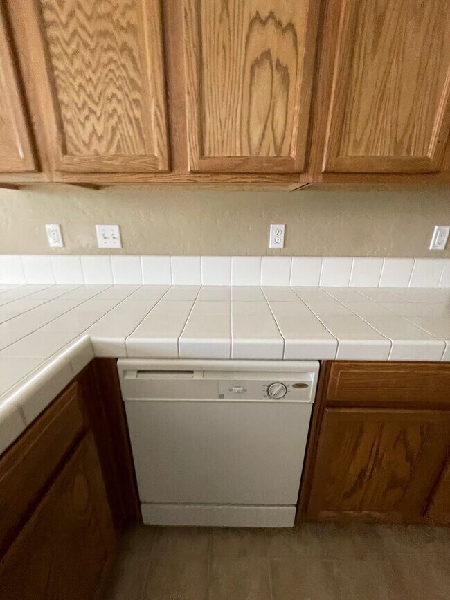 Building Photo - Lovely NW Visalia home coming soon!