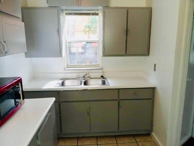 Building Photo - 314 Cottrill St