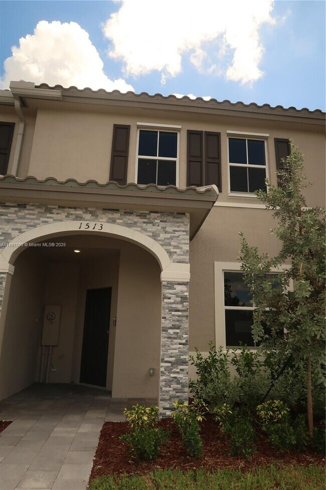 Primary Photo - 1513 SE 27th Rd