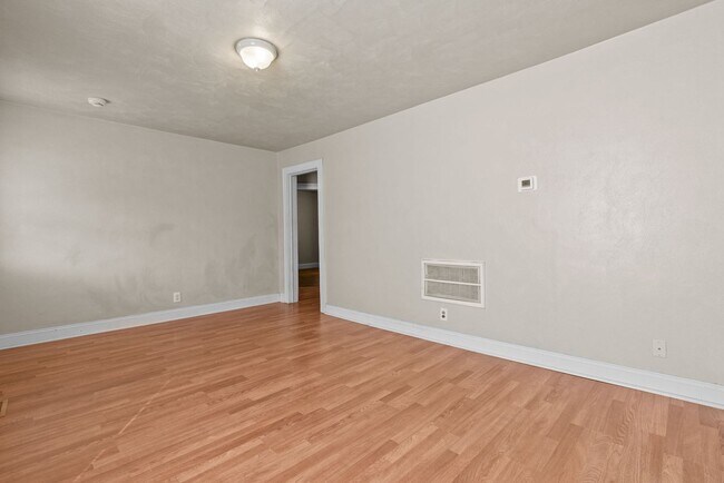 Building Photo - Charming 3-Bedroom Home for Rent in Norfolk!