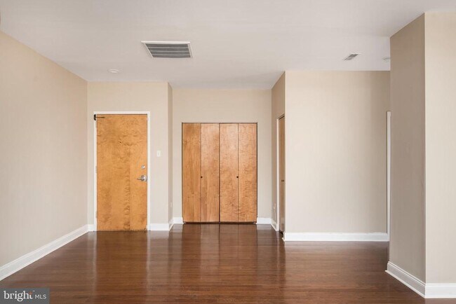 Building Photo - 220 S 16th St