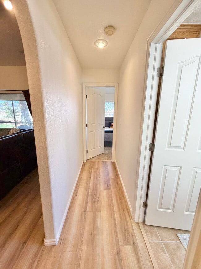 Building Photo - Furnished short term rental available! 9-Month lease!!