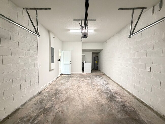 Building Photo - 5341 Vista Lago Dr