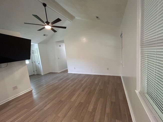 Building Photo - Beautifully Renovated 3BR Home in Summerville