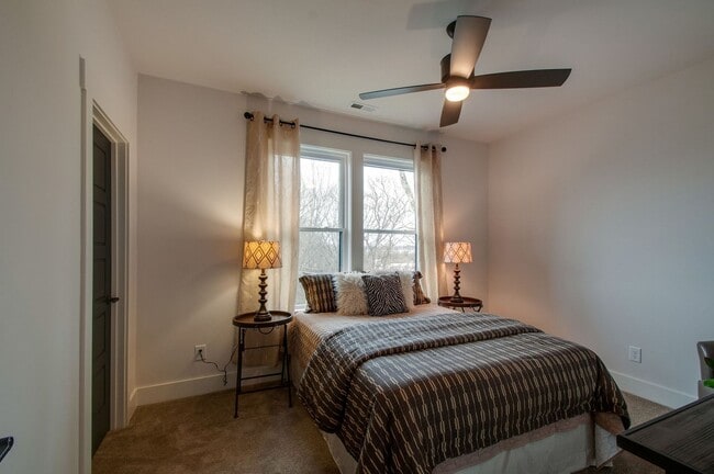 Building Photo - Amazing Location - 3 Bed, 2.5 Bath w/ Vaulted Ceilings and Covered Deck