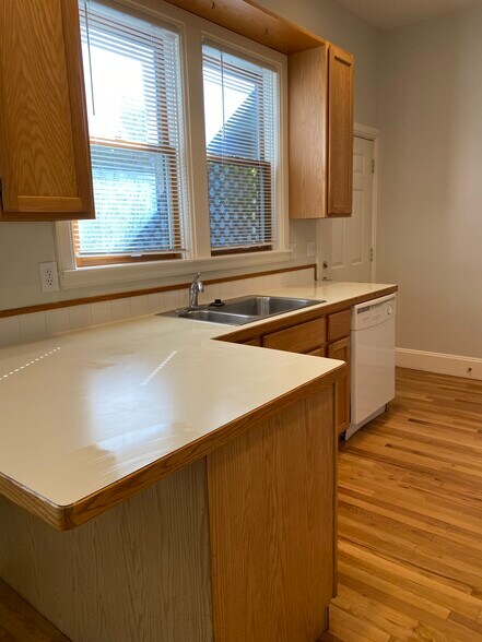 kitchen - 603 Mathews St