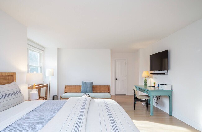 Building Photo - 15 S Hill St