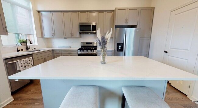 Building Photo - 812 Ada St