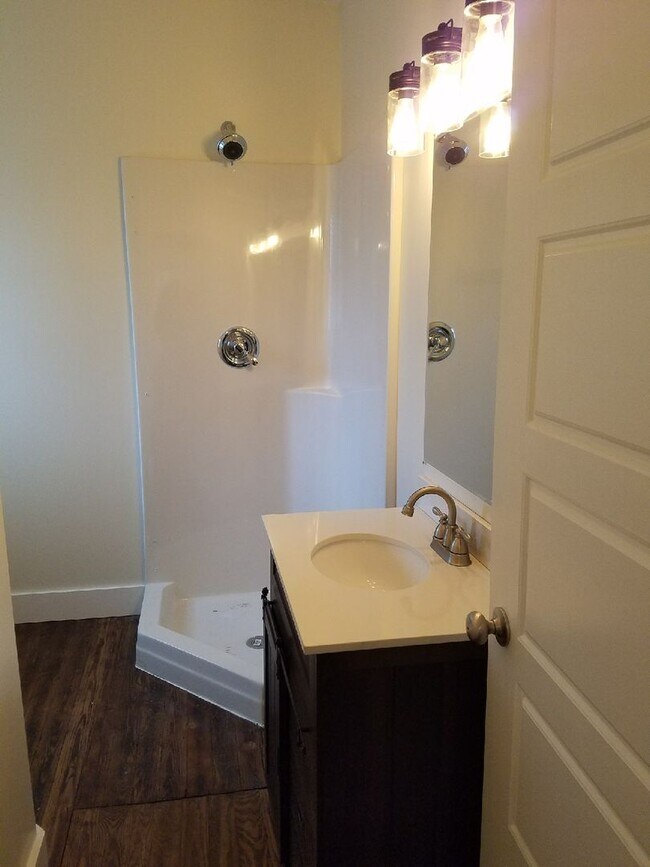 Building Photo - 803 S Rogers St