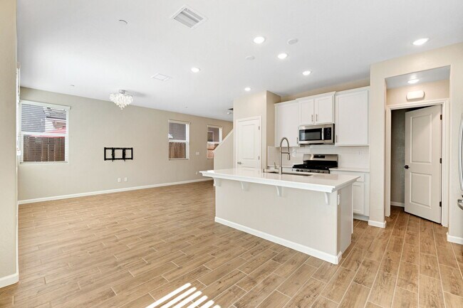 Building Photo - 1116 Encore Wy W