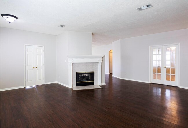 Building Photo - 3915 Lauderwood Ln