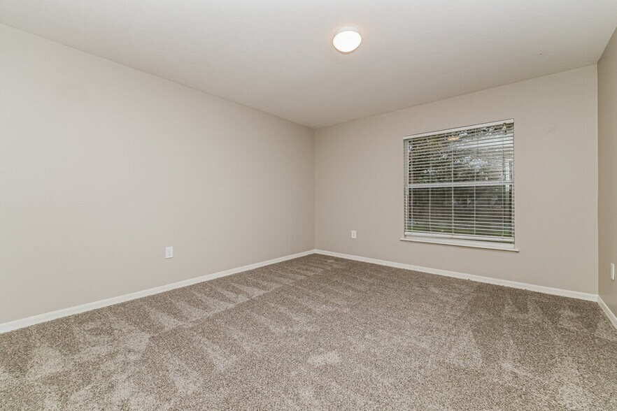 Building Photo - 17027 Ongar Ct