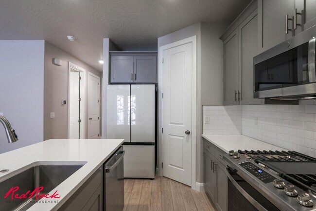 Building Photo - Welcome to Your Dream Home!