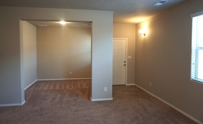 Building Photo - Wonderful 3 bedroom in Rio Rancho. Don't m...